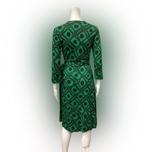 DVF Julian Silk Jersey Wrap Dress – Size 2, Green Geometric Print, 3/4 Sleeves - Picture 13 of 14